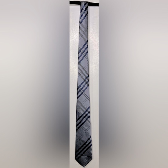 E1.13 Men’s 100% Silk Tie Grey/Navy silver background - Picture 2 of 4